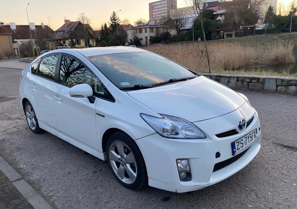 Toyota Prius cena 29900 przebieg: 340000, rok produkcji 2010 z Szczecin małe 56